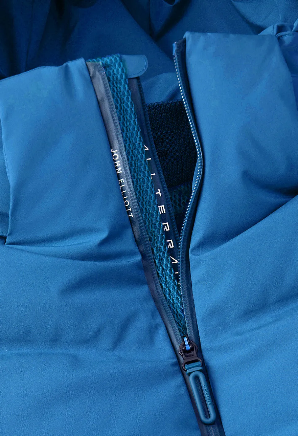 JOHN ELLIOTT X DESCENTE ALLTERRAIN MIZUSAWA DOWN JACKET