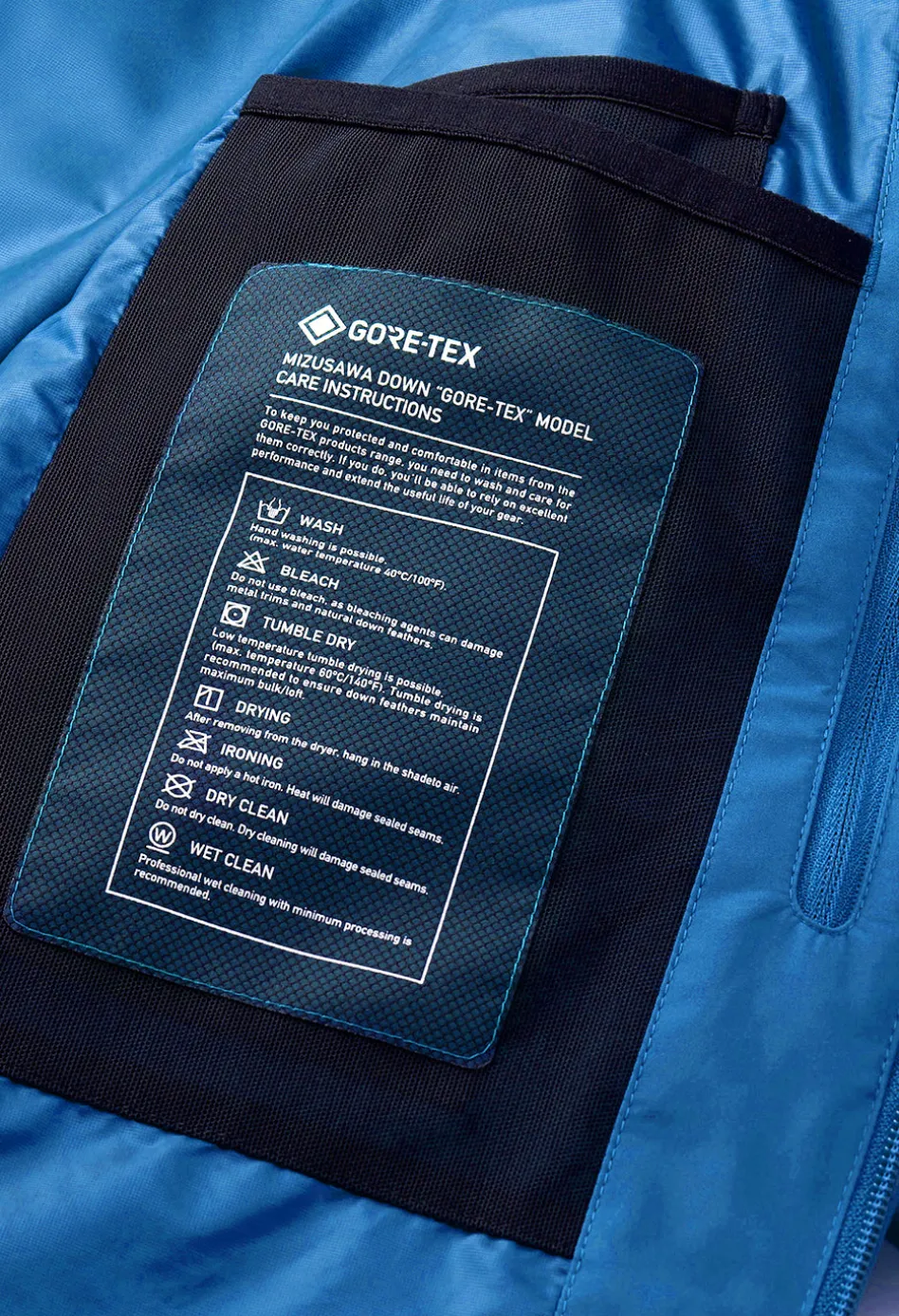 JOHN ELLIOTT X DESCENTE ALLTERRAIN MIZUSAWA DOWN JACKET